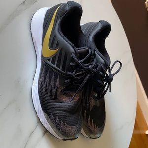 Running shoes size 8